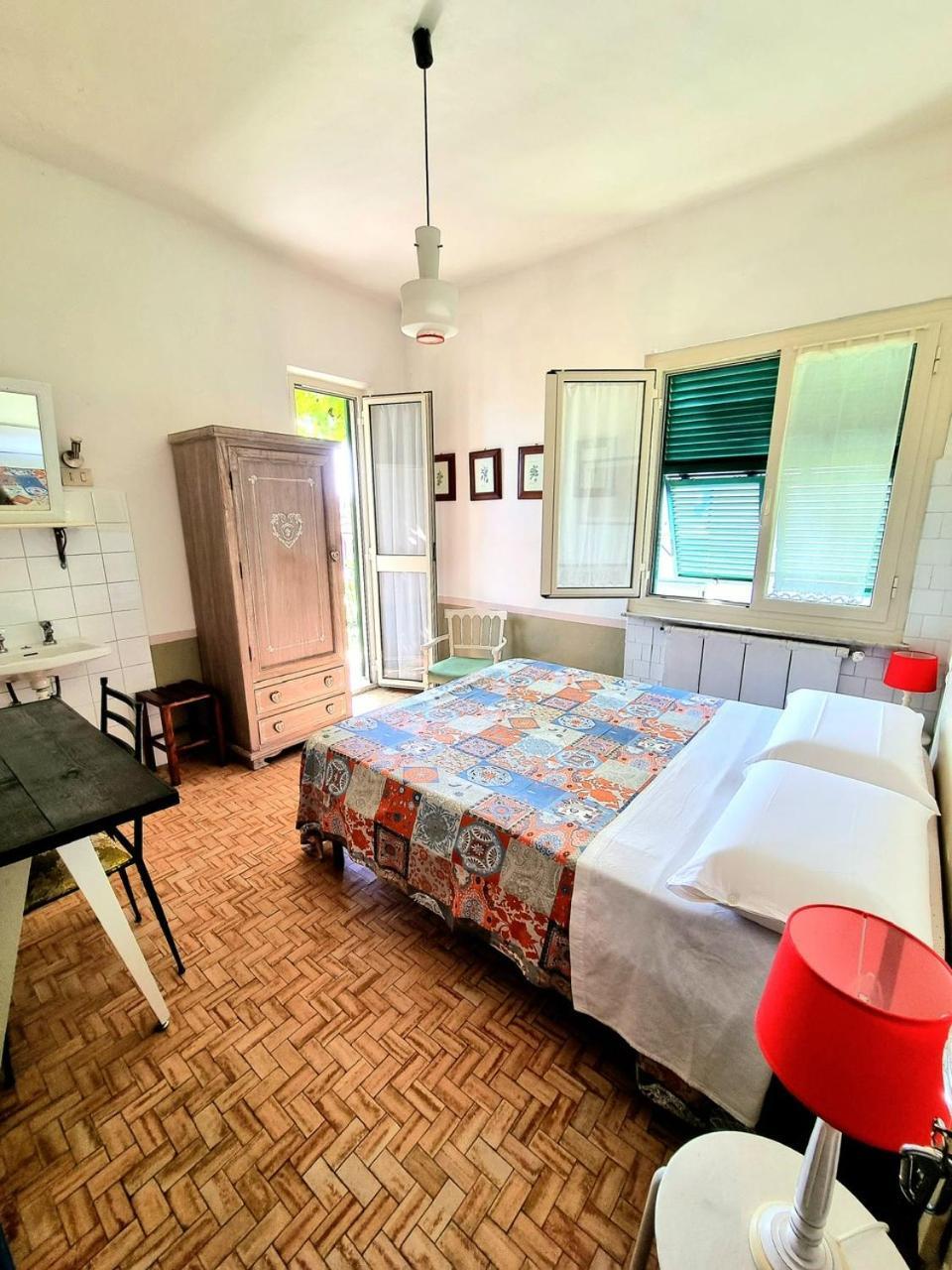 Casa Cambini Bed & Breakfast Marina di Massa Eksteriør bilde